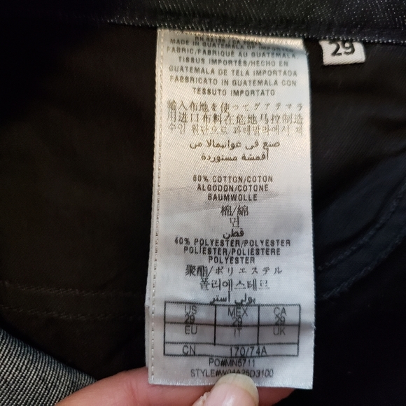 Guess, 29, low-rise, boot cut, dark blue jeans, like new! On trend!! Boho chic! - Picture 9 of 14